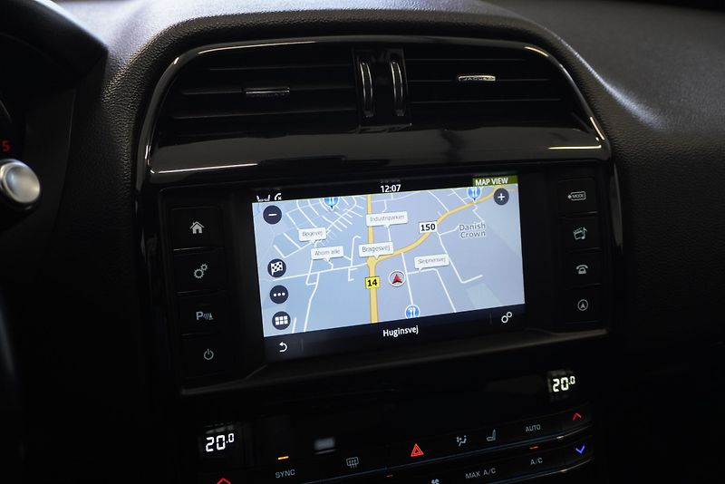 Jaguar XE  2.0 132kW SEDAN 2WD AUT - fotka 20 z 29