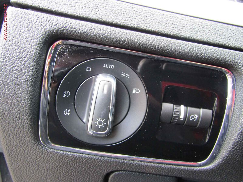 Škoda Superb (2014) 2.0TDi, Bixen, kůže - fotka 15 z 19