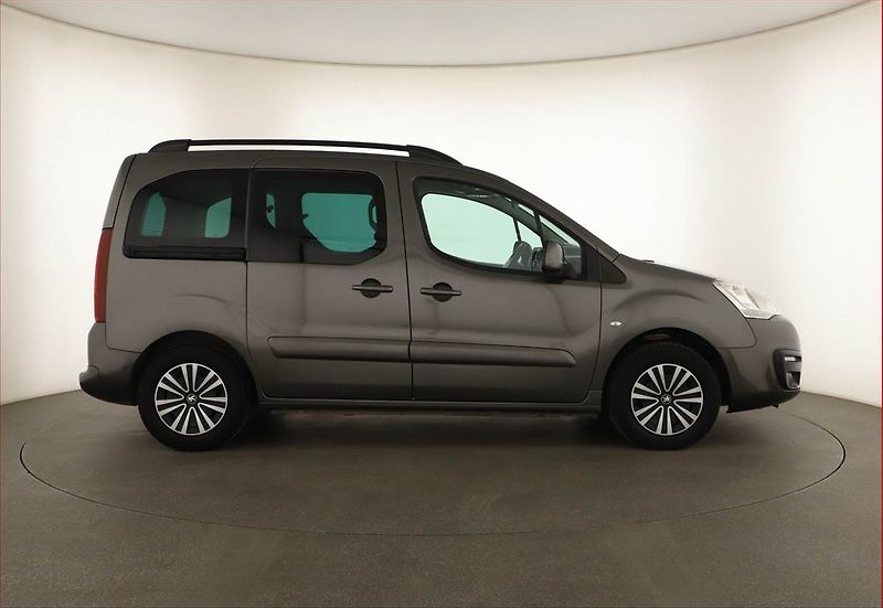 Peugeot Partner (2018) Active 1.6 BlueHDi, 5Míst, ČR - fotka 6 z 11