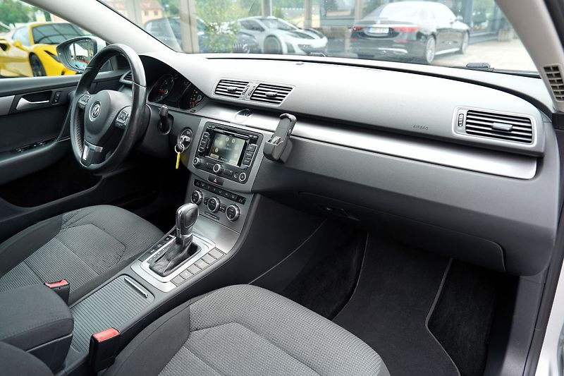 Volkswagen Passat 2.0 TDI DSG 140PS/navigace - fotka 19 z 32