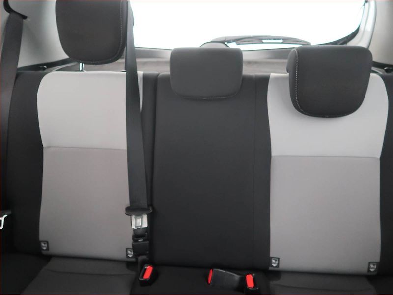 Toyota Yaris (2018) 1.5 Dual VVT-i, Serv.kniha - fotka 8 z 14
