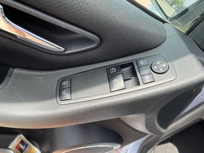 Mercedes-Benz Třídy B 200 Turbo Automat - fotka 11 z 26