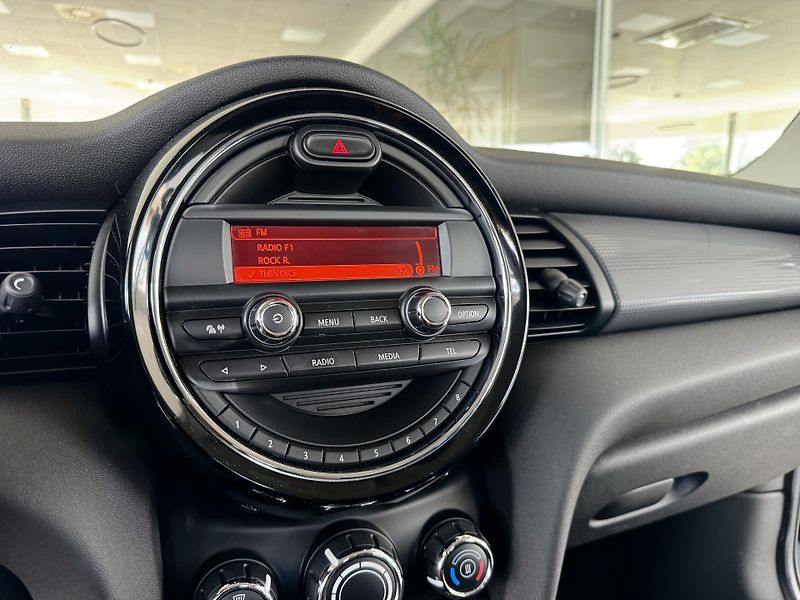 Mini Cooper 1,5T 100kW*VyhřívanáSedadla - fotka 21 z 29