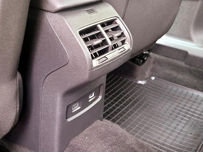 Citroën C4 X 96kW AT8 *SERV.KNÍŽKA*      - fotka 18 z 55