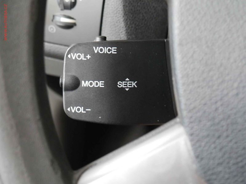 Ford Focus (2007) 2.0 i, AC, výhřev sed - fotka 12 z 15