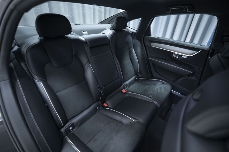 Volvo S90 2,0 D4 NAVI KAMERA 4x VÝHŘEV - fotka 12 z 42