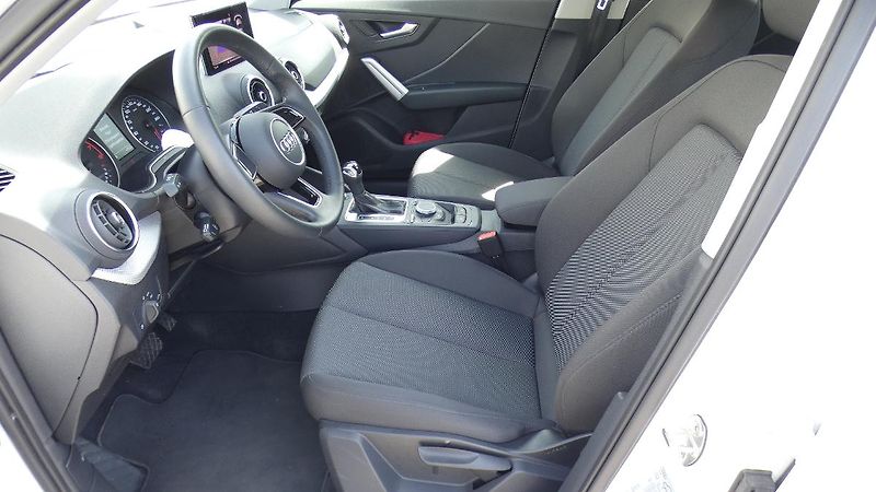 Audi Q2 1,5 TFSI S-line S-tronic - fotka 17 z 21