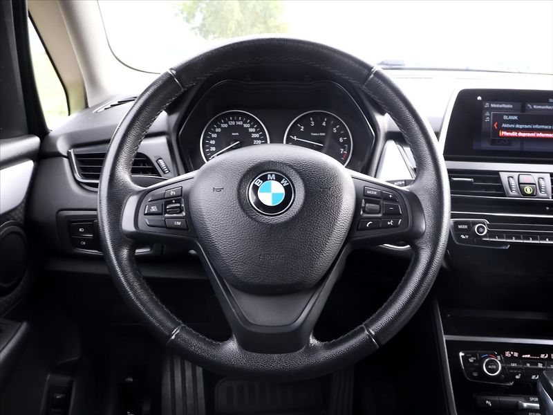 BMW Řada 2 1,5 118i 100kW LED Automat - fotka 18 z 41