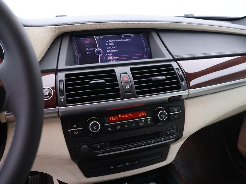 BMW X5 3,0 xDrive 40d 225kW CZ Kůže - fotka 17 z 27