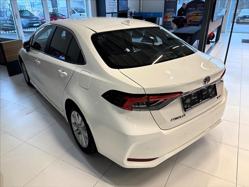 Toyota Corolla 1,8   SD Comfort HEV - fotka 5 z 9