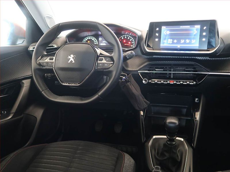 Peugeot 2008 (2021) 1.2 PureTech, ČR,1.maj - fotka 7 z 13