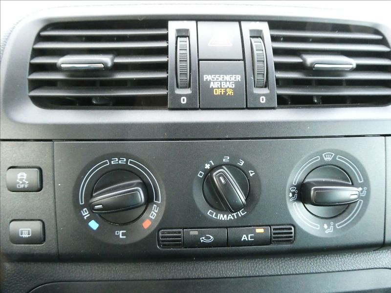 Škoda Fabia 1,2 TSi, 2 x kola, po servise - fotka 22 z 45