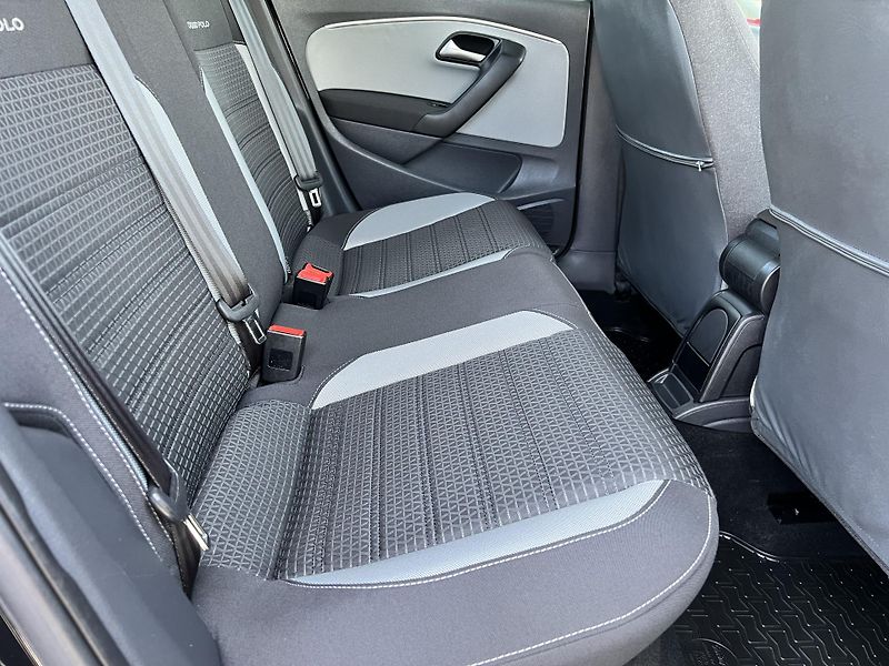 Volkswagen Polo Cross 1.0MPi 55kw TEMPOMAT ALU - fotka 31 z 48
