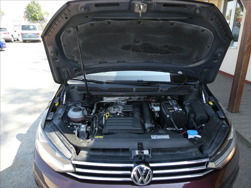 Volkswagen Touran 1,4 TSi 110kW DSG, navi, závěs - fotka 36 z 43