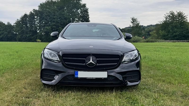 Mercedes-Benz Třídy E (2020) E450 V6 Biturbo 4matic AMG - fotka 2 z 19