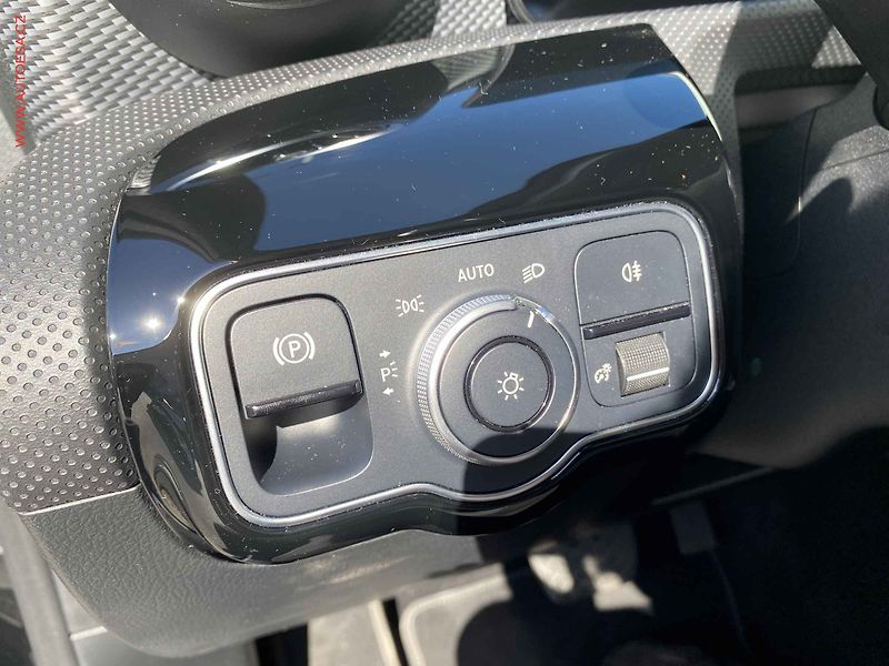 Mercedes-Benz Třídy A (2022) 1.3 CGi A 180, ČR, AT, LED - fotka 16 z 24