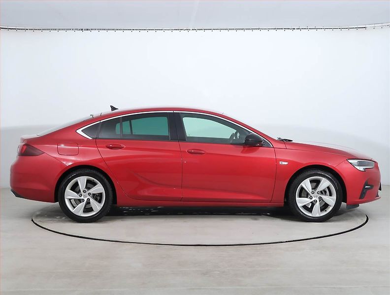 Opel Insignia (2020) 2.0 Turbo , Automat - fotka 6 z 23
