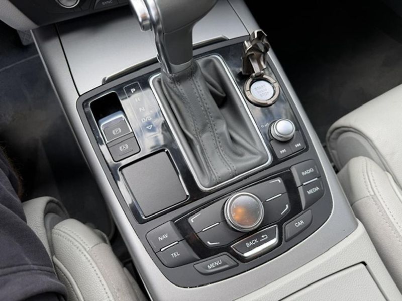 Audi A6 Avant kombi 3,0 TDi, tažné zařízení - fotka 28 z 42