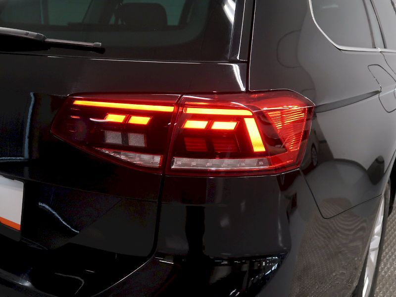 Volkswagen Passat (2022) BUSINESS PREMIUM 2.0TDI 110KW - fotka 11 z 38