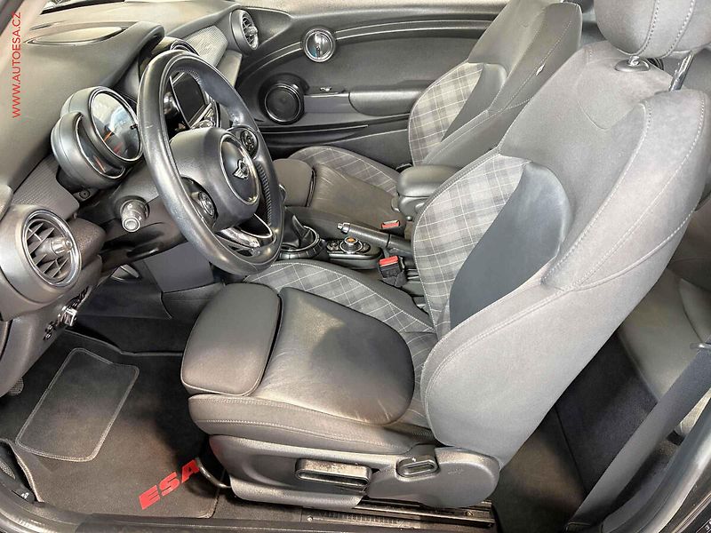 Mini Cooper (2015) 1.5i, Kůže, navi, +ALU - fotka 9 z 17