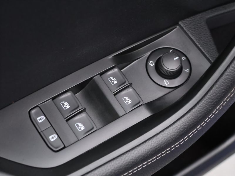 Škoda Superb 2,0 TDI Virtual Matrix Webasto - fotka 15 z 33