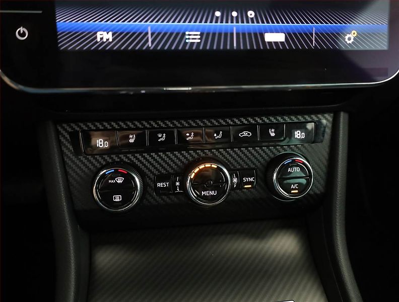 Škoda Superb (2019) Laurin&Klement 2.0 TSI - fotka 10 z 21