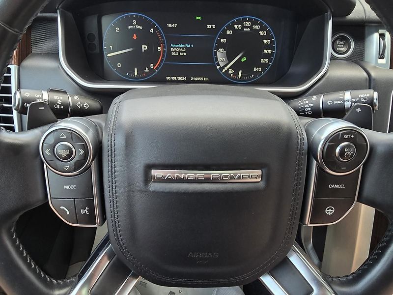 Land Rover Range Rover VOGUE 4,4 V8 250kW 4x4 TAŽNÉ - fotka 28 z 61