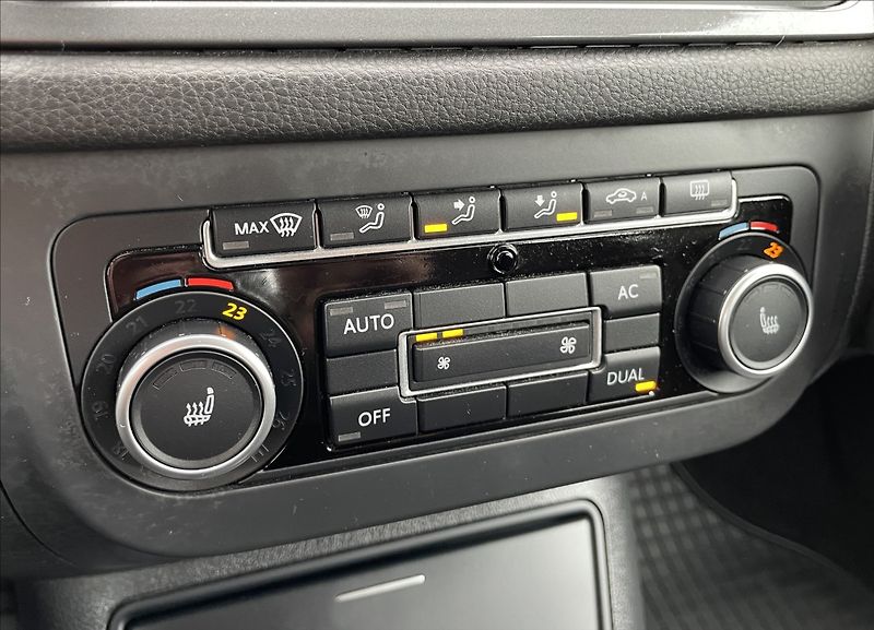 Volkswagen Tiguan 1,4 TSi,90kW,serv.kniha - fotka 16 z 22