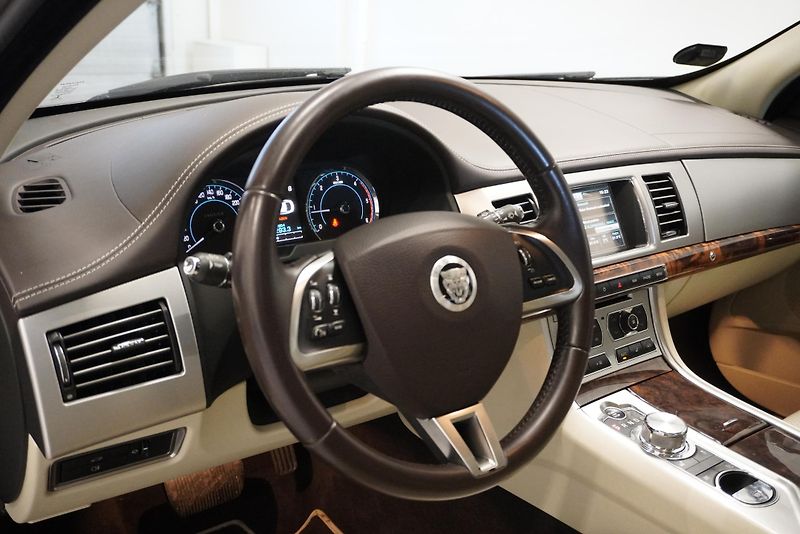 Jaguar XF 3.0D 202kW S-PORTFOLIO - fotka 14 z 34