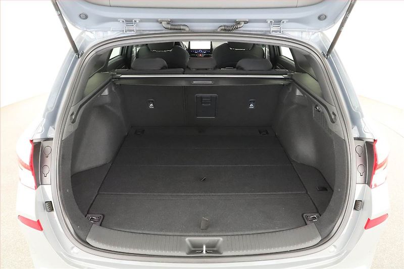 Hyundai i30 (2025) 1.5 T-GDI MHEV 48V, N-Line - fotka 14 z 15