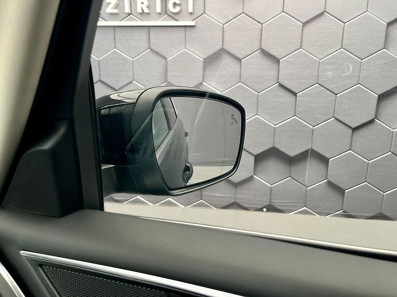 Ford S-MAX 2,5 FHEV Vignale 140KW  7 míst - fotka 41 z 57