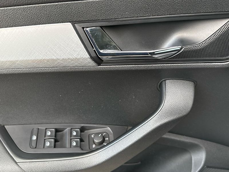 Škoda Karoq 2,0TDi 110kW BUSINESS - fotka 14 z 25