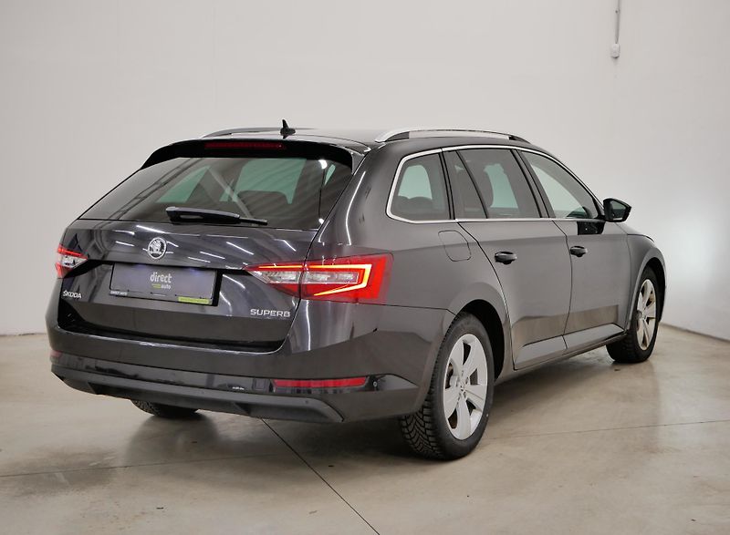 Škoda Superb - fotka 2 z 24