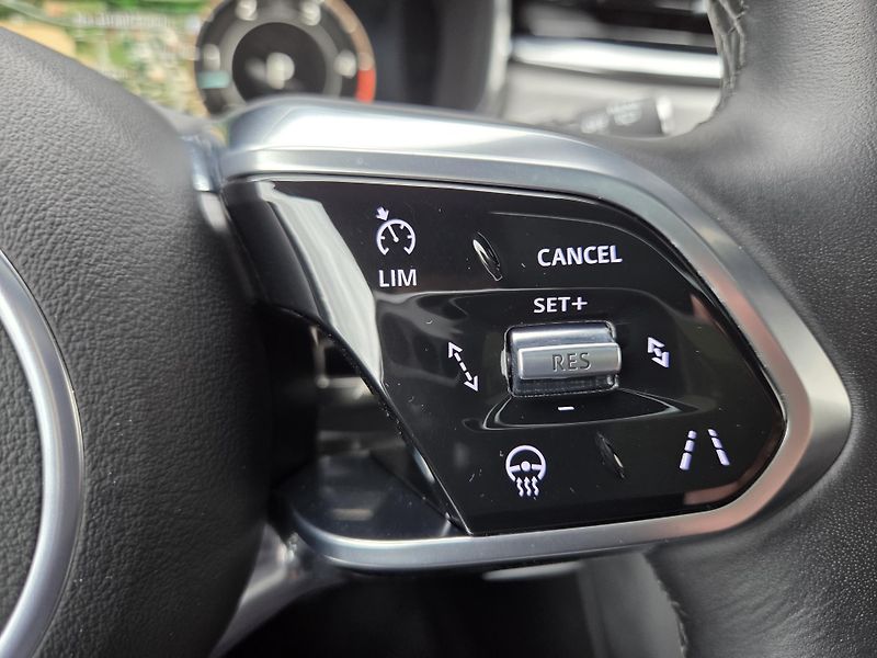 Jaguar F-Pace D300 ED90th HUD PANO ZÁR-2030 - fotka 26 z 48