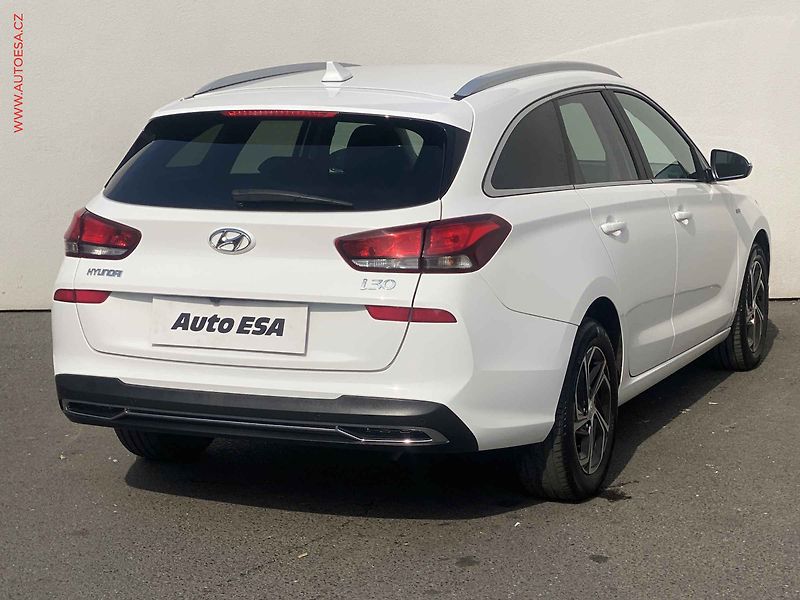 Hyundai i30 (2023) 1.5 T-GDi, 1.maj,ČR, Smart - fotka 4 z 18