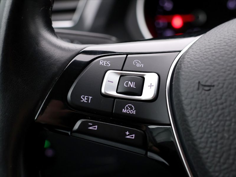 Volkswagen Tiguan 1.4 TSI 110kW LED Navi 1.Maj. - fotka 17 z 29