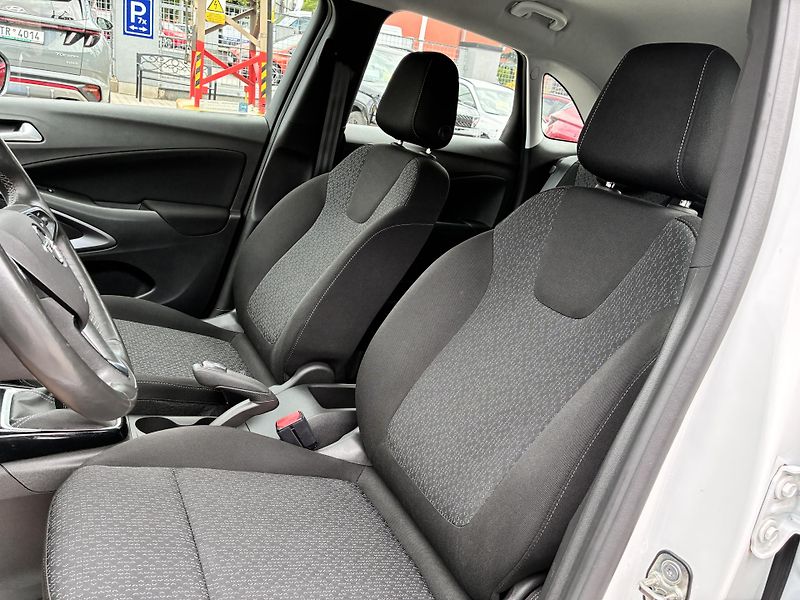 Opel Crossland 1,2T-81KW,LED,LIMITED,CARPLAY - fotka 10 z 30