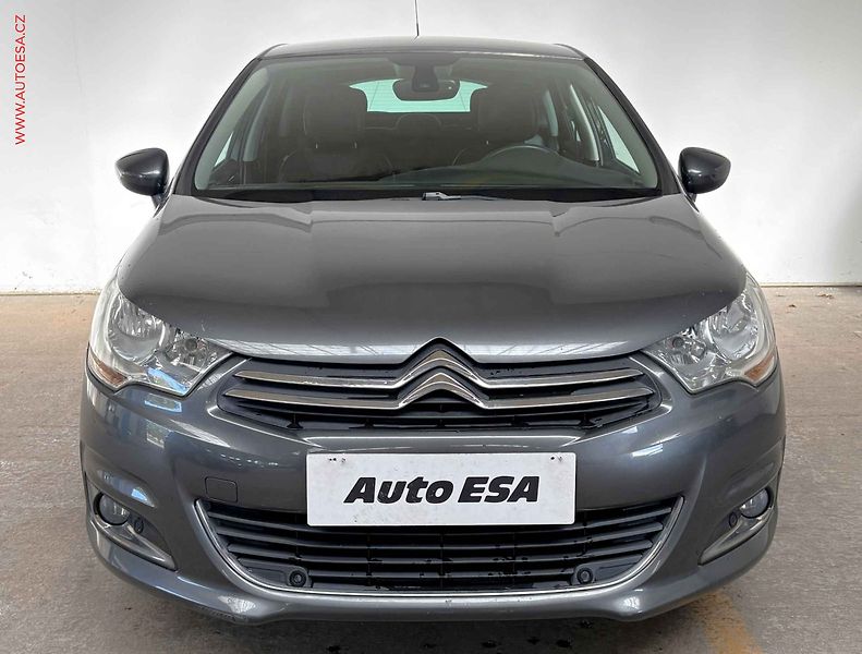 Citroën C4 (2012) 1.6i, 1.maj, AC, výhřev sed. - fotka 2 z 17