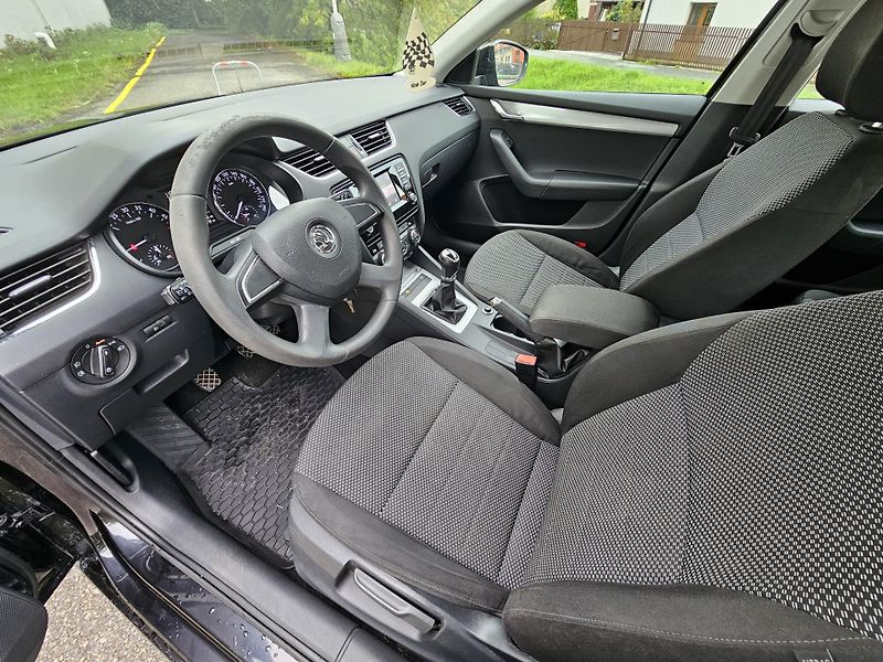 Škoda Octavia (2013) 3 2.0TDI 4x4 AMBIENTE - fotka 9 z 22