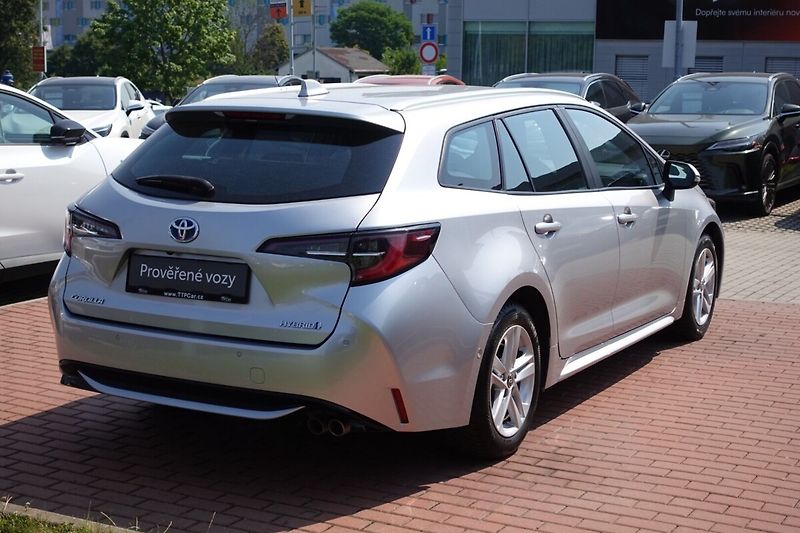 Toyota Corolla 2,0HSD 112kW Comfort Tech - fotka 4 z 31