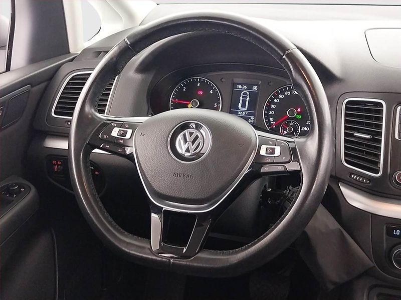 Volkswagen Sharan (2017) 2.0 TDI BMT - fotka 16 z 19