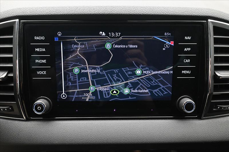 Škoda Karoq 2,0 TDI 85 kW DSG VIRTUAL TAŽN - fotka 20 z 31