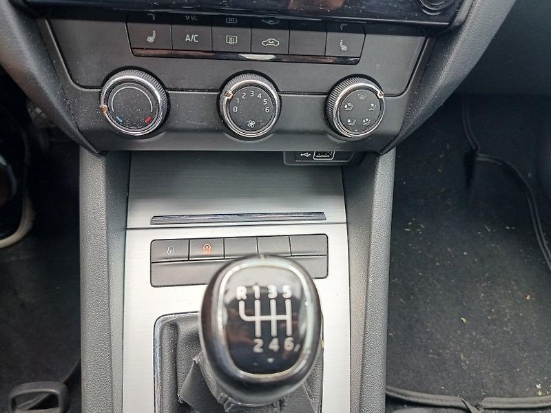 Škoda Octavia III 2.0 TDI - fotka 39 z 42