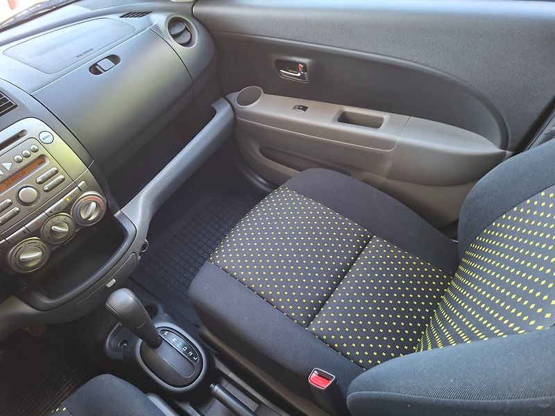 Daihatsu Sirion (2006) 1.3i 67kW AUT 4WD - fotka 14 z 39