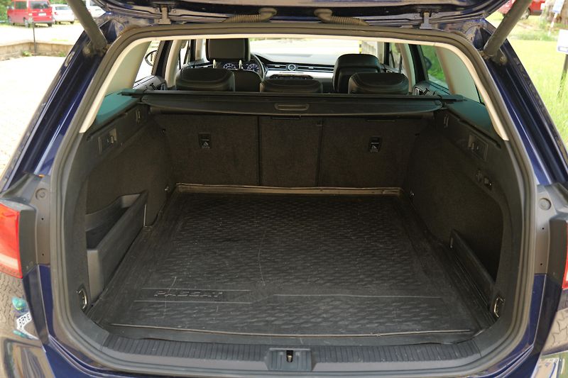 Volkswagen Passat 162kW Alltrack DCC NezTop 360 - fotka 39 z 42