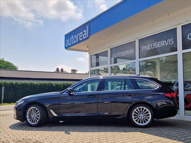 BMW Řada 5 3,0 530d TOURING KOMPLETVÝBAVA - fotka 2 z 46