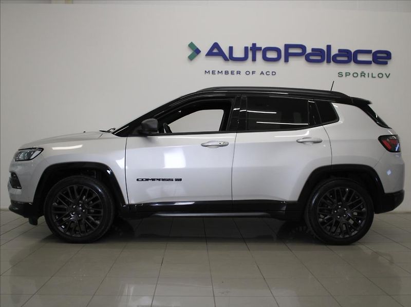 Jeep Compass 1,3 i AT Anniversary Kamera ČR - fotka 5 z 29