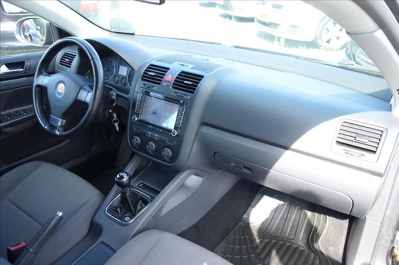 Volkswagen Golf 1,9 TDi 77KW, ČR, SERVIS. KN. - fotka 12 z 38