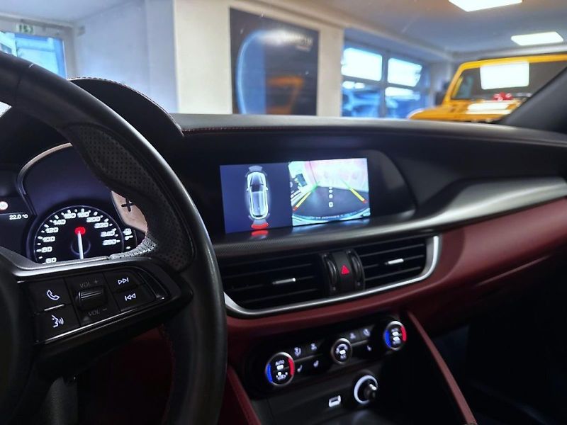 Alfa Romeo Stelvio (2020) 2.0T 280k AT8 ZF Q4 4x4 Veloce - fotka 13 z 18