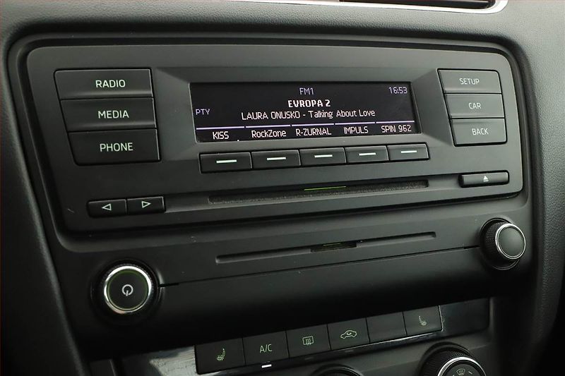 Škoda Octavia (2014) Ambition 1.2 TSI, Tempomat - fotka 12 z 15